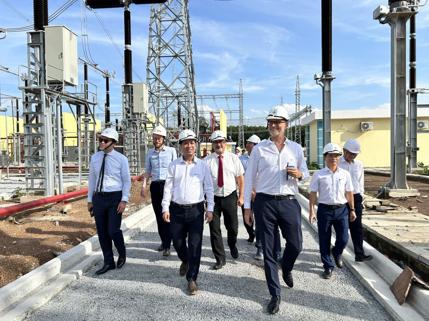 French Embassy and AFD visited 500kV Binh Duong 1 substation, recognizing successful cooperation with EVNNPT